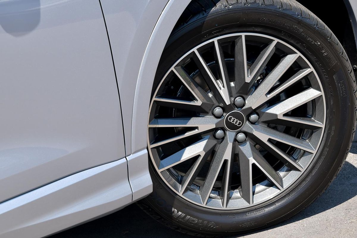 2024 Audi Q3 35 TFSI Dynamic Black F3