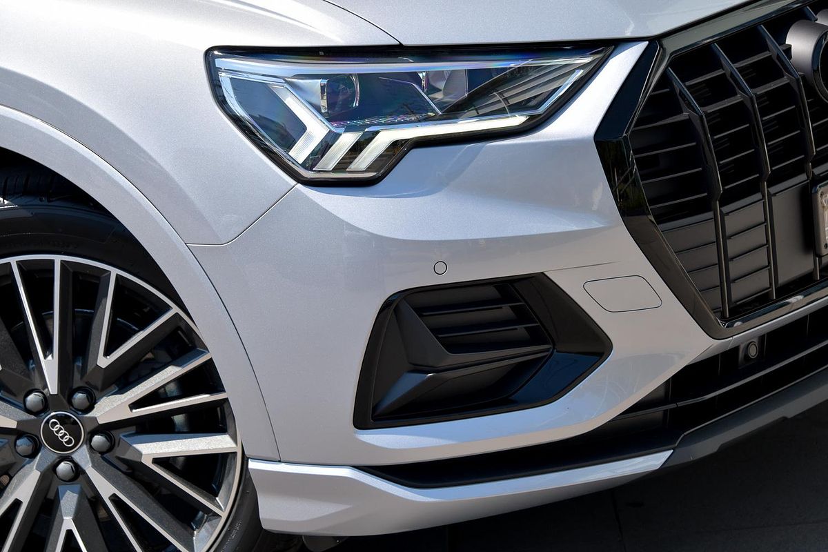 2024 Audi Q3 35 TFSI Dynamic Black F3
