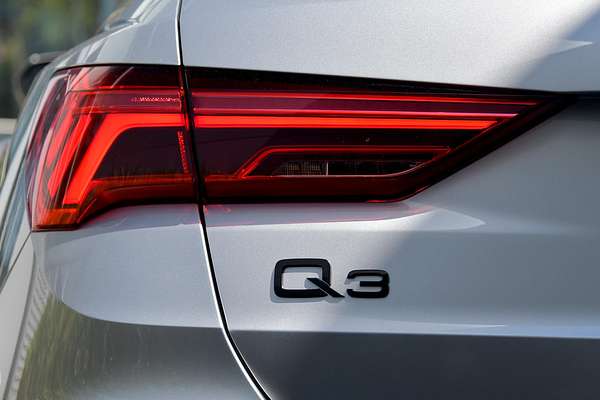 2024 Audi Q3 35 TFSI Dynamic Black F3