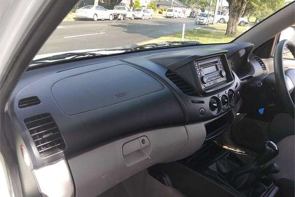2012 Mitsubishi Triton GLX MN 4X4