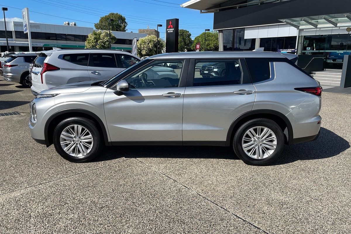 2024 Mitsubishi Outlander ES ZM