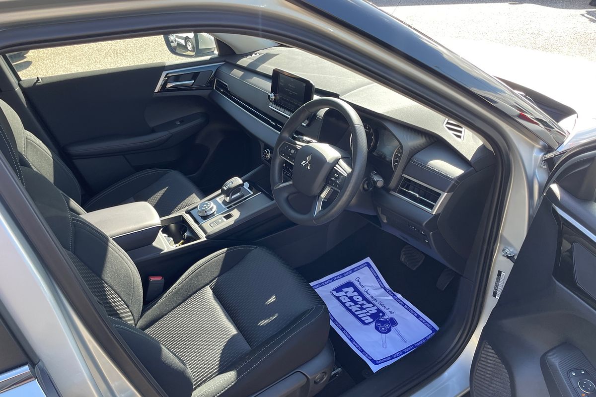 2024 Mitsubishi Outlander ES ZM