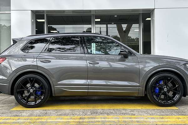 2024 Volkswagen Touareg R RC