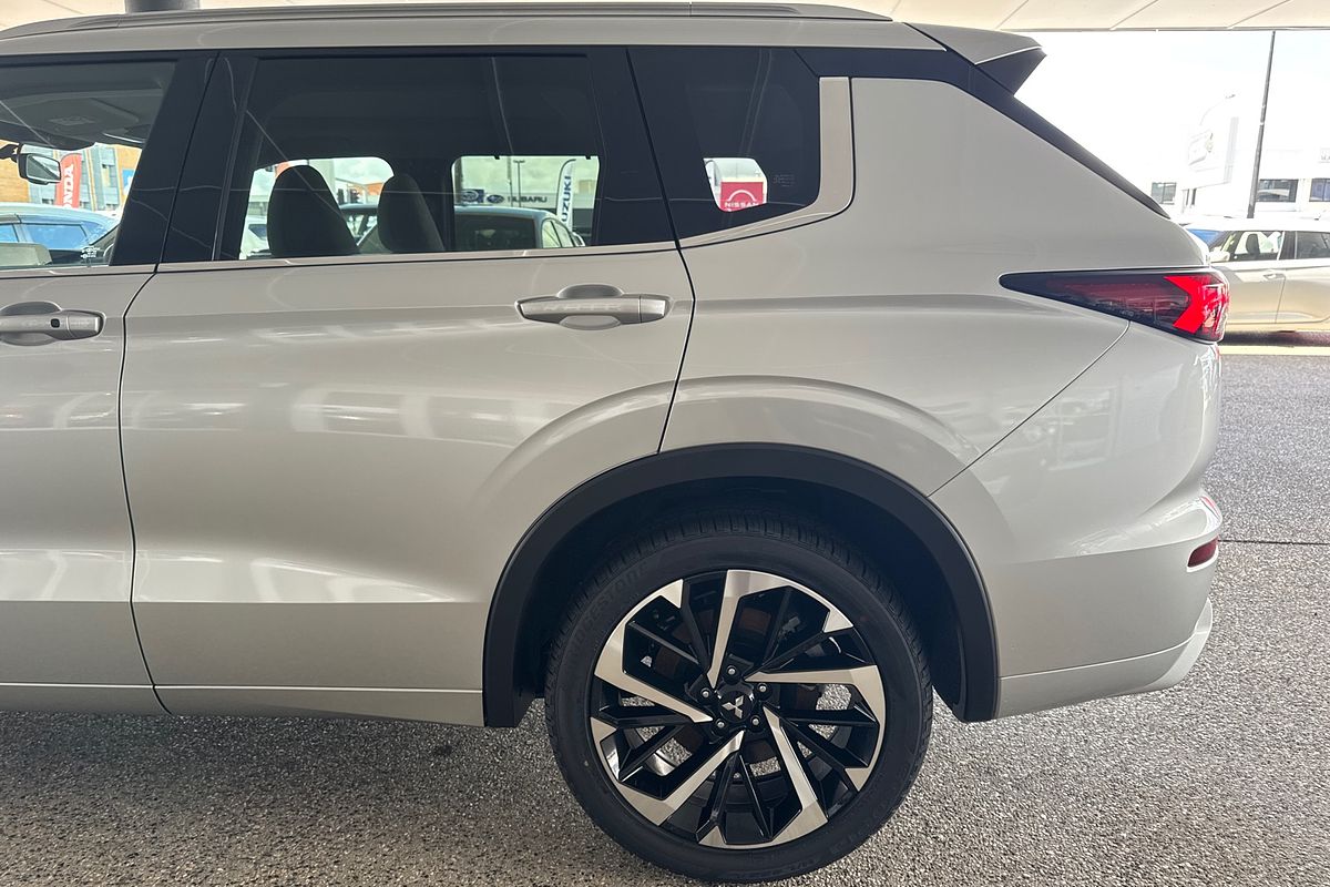2024 Mitsubishi Outlander Exceed ZM