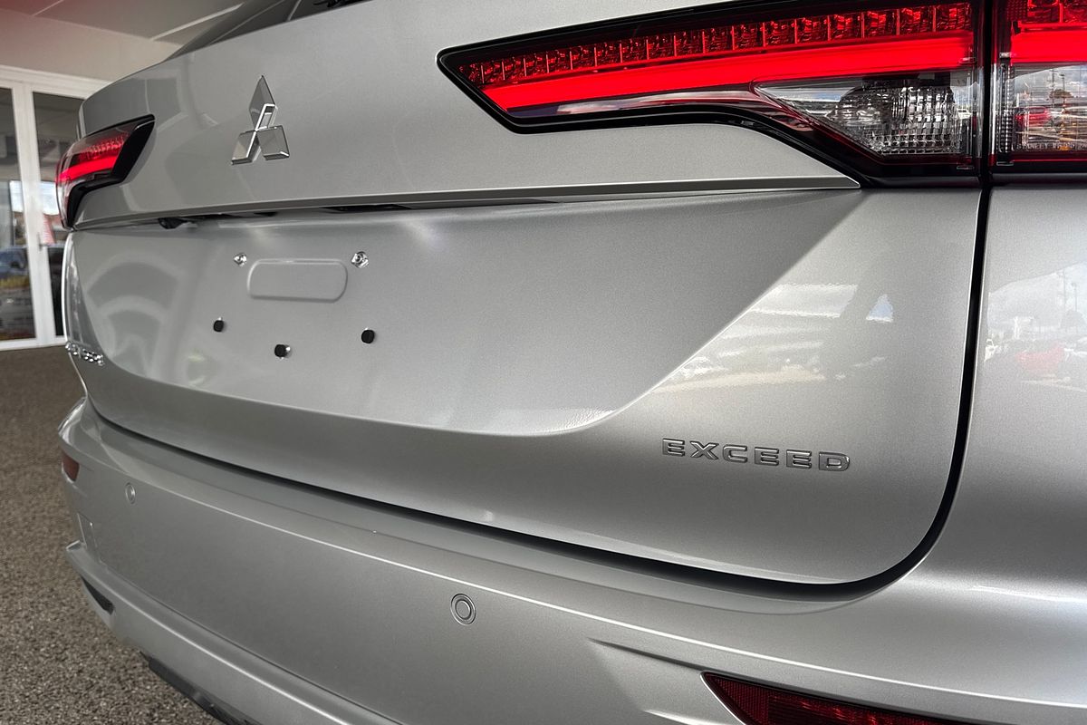 2024 Mitsubishi Outlander Exceed ZM
