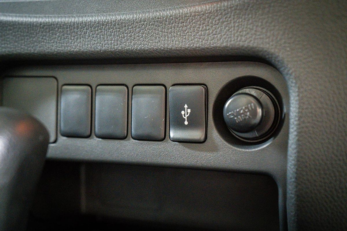2024 Mitsubishi Triton GLX MR 4X4