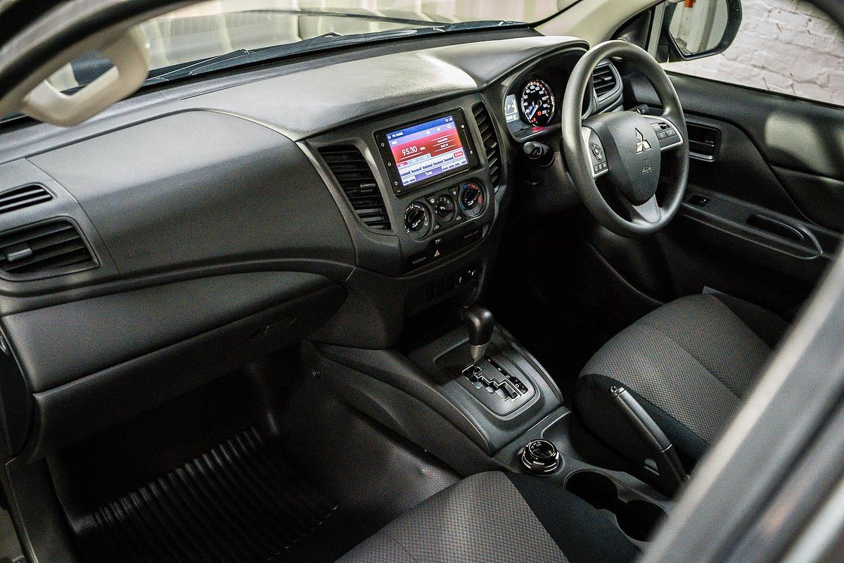 2024 Mitsubishi Triton GLX MR 4X4