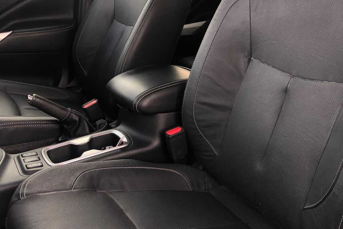 2015 Nissan NAVARA ST-X D23