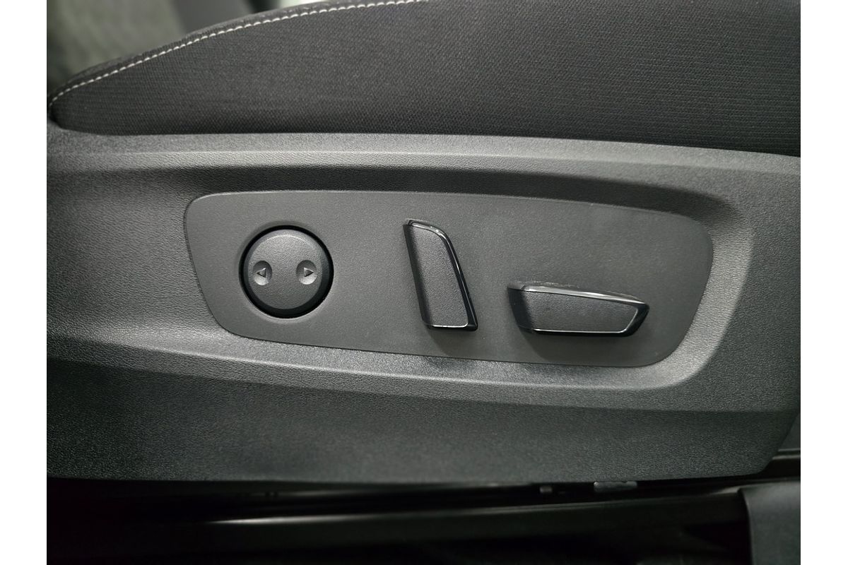 2024 Nissan Pathfinder ST-L R53