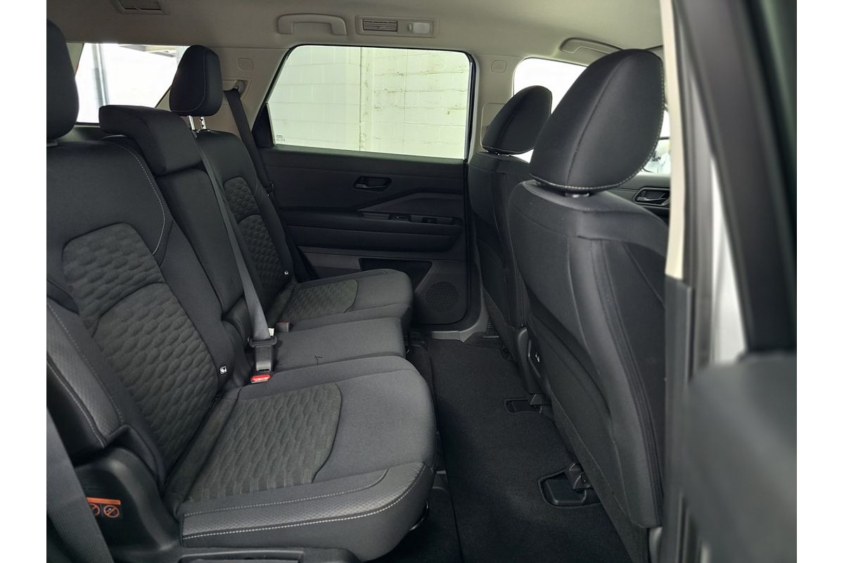 Nissan PATHFINDER PET AUTO 2WD ST-L
