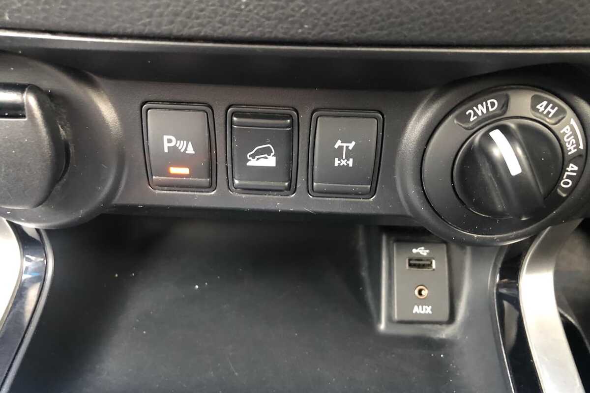 2015 Nissan NAVARA ST-X D23