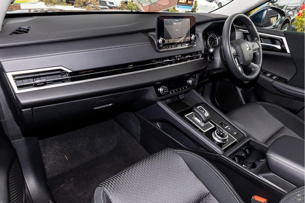 2024 Mitsubishi Outlander ES ZM