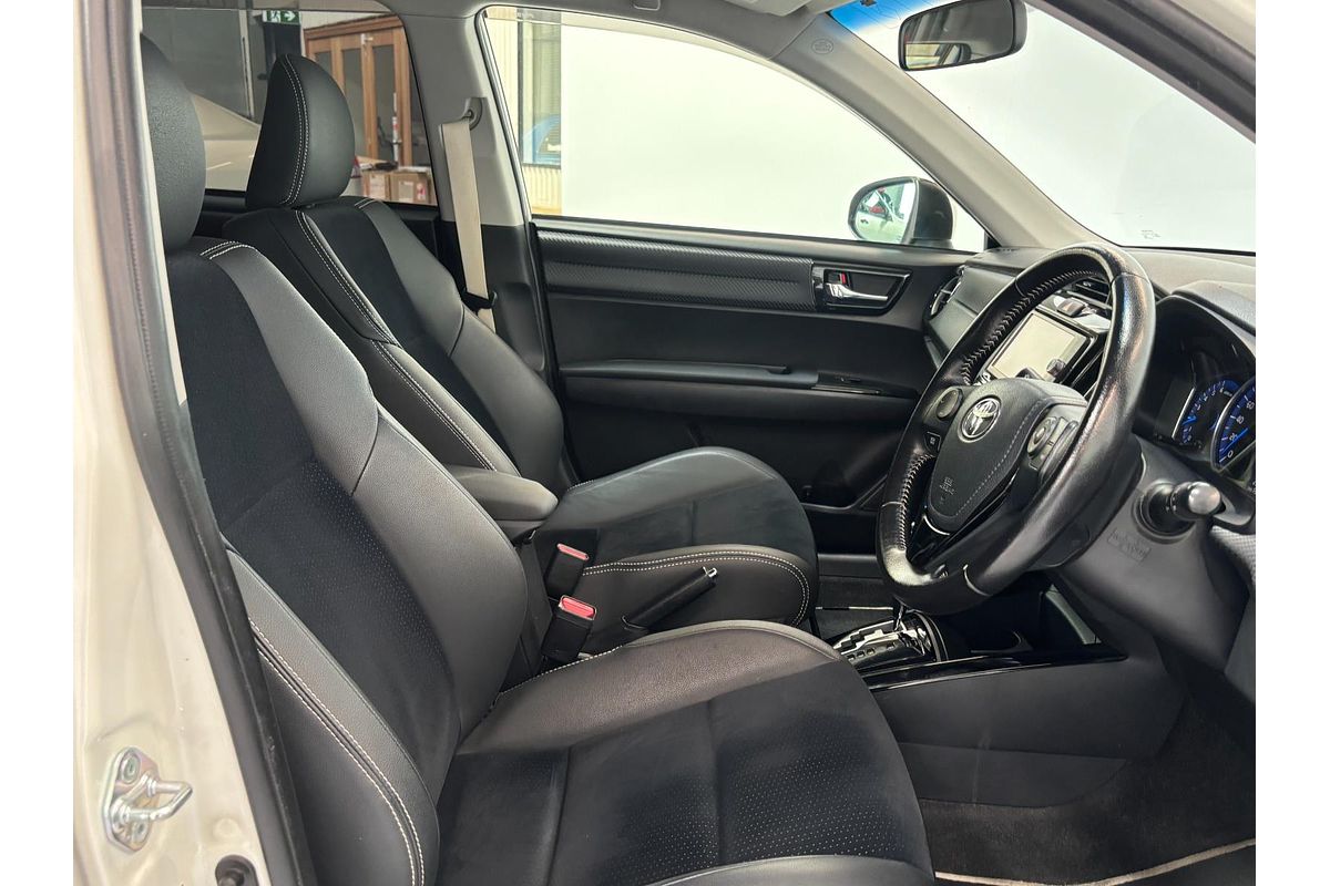2013 Toyota Corolla Fielder Hybrid WxB NKE165