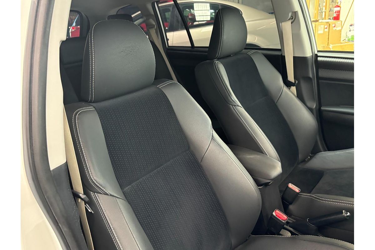 2013 Toyota Corolla Fielder Hybrid WxB NKE165