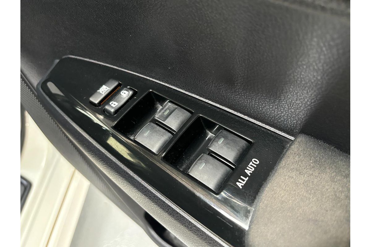 2013 Toyota Corolla Fielder Hybrid WxB NKE165