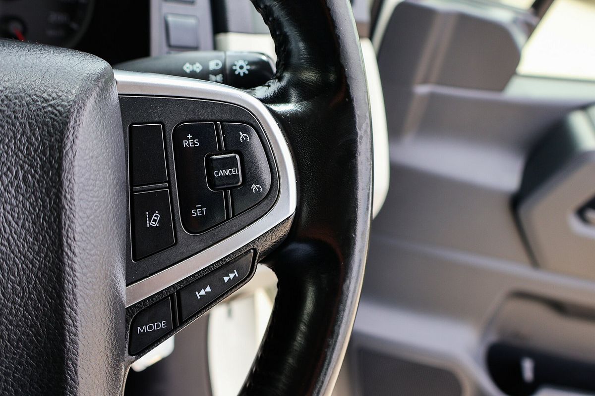 2019 Toyota Hiace Commuter GDH322R