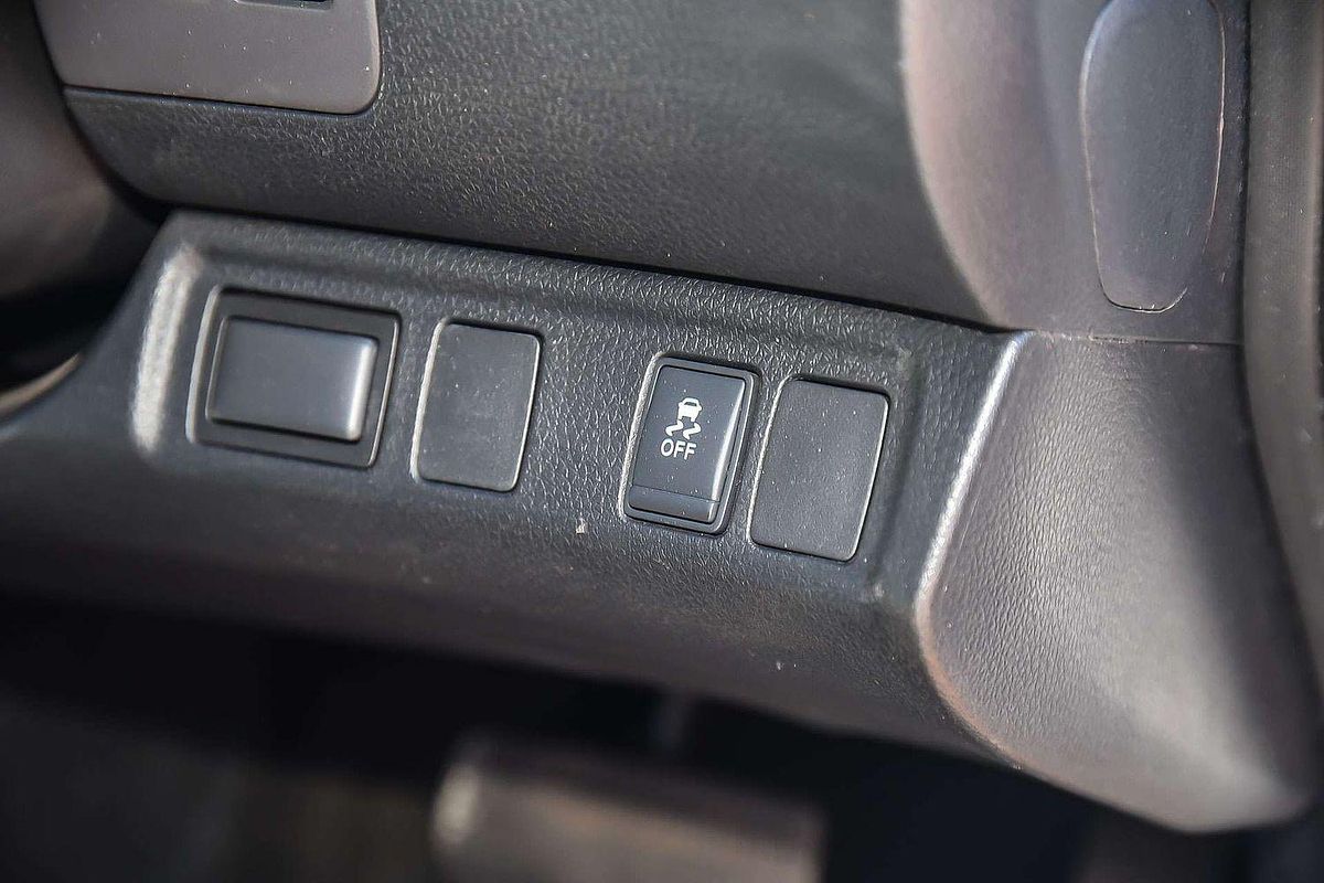 2021 Nissan Navara SL D23 Rear Wheel Drive