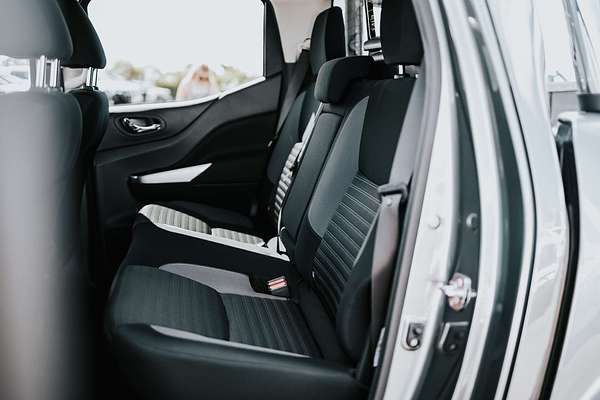 2024 Nissan Navara ST D23 4X4