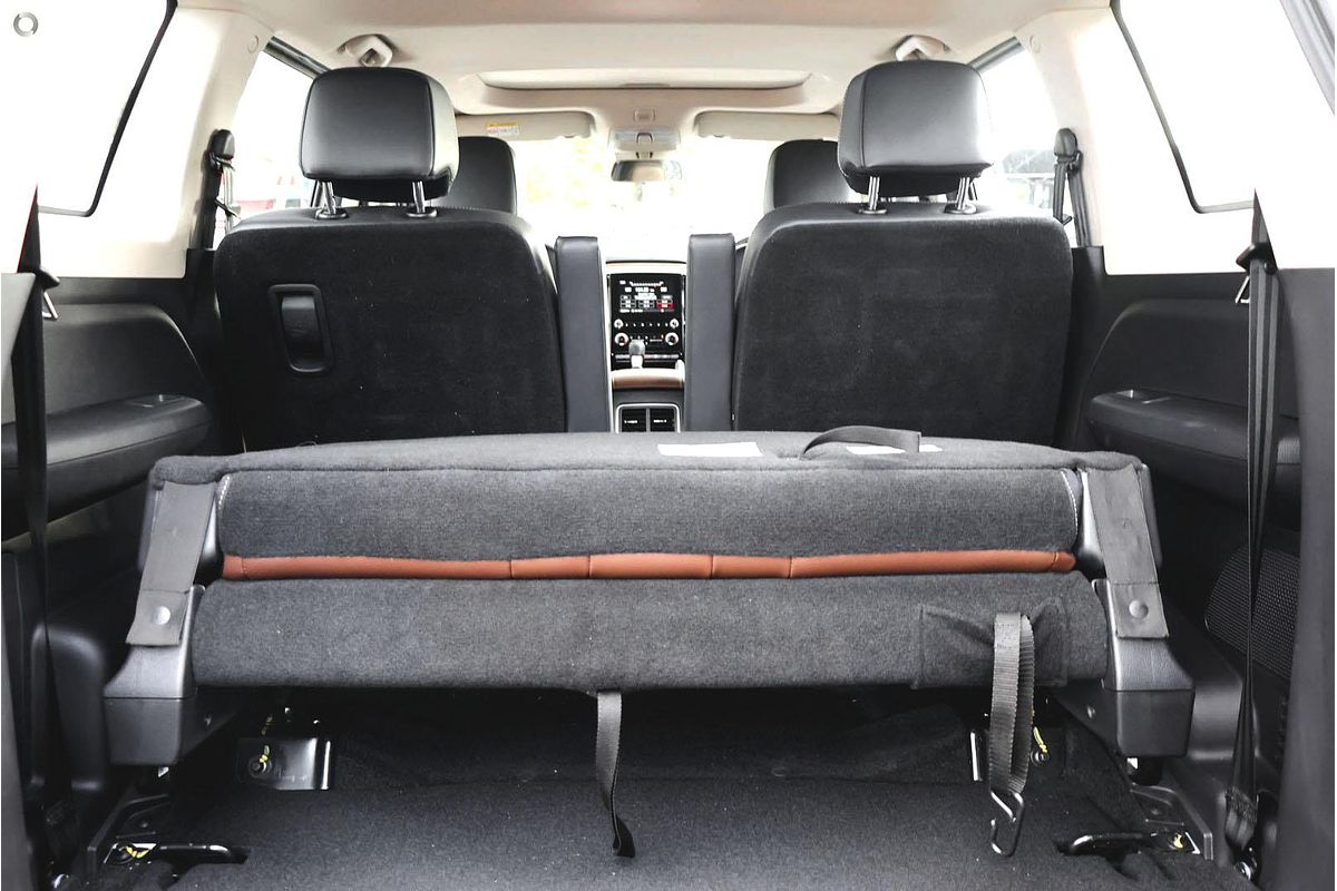 2023 Mahindra Scorpio Z8