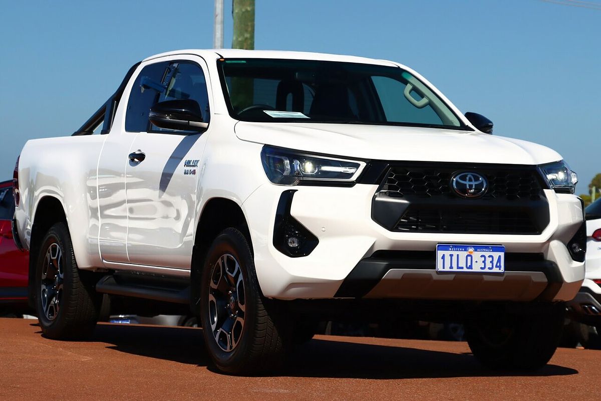 2024 Toyota Hilux SR5 GUN126R 4X4