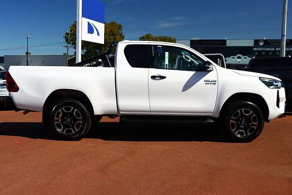2024 Toyota Hilux SR5 GUN126R 4X4