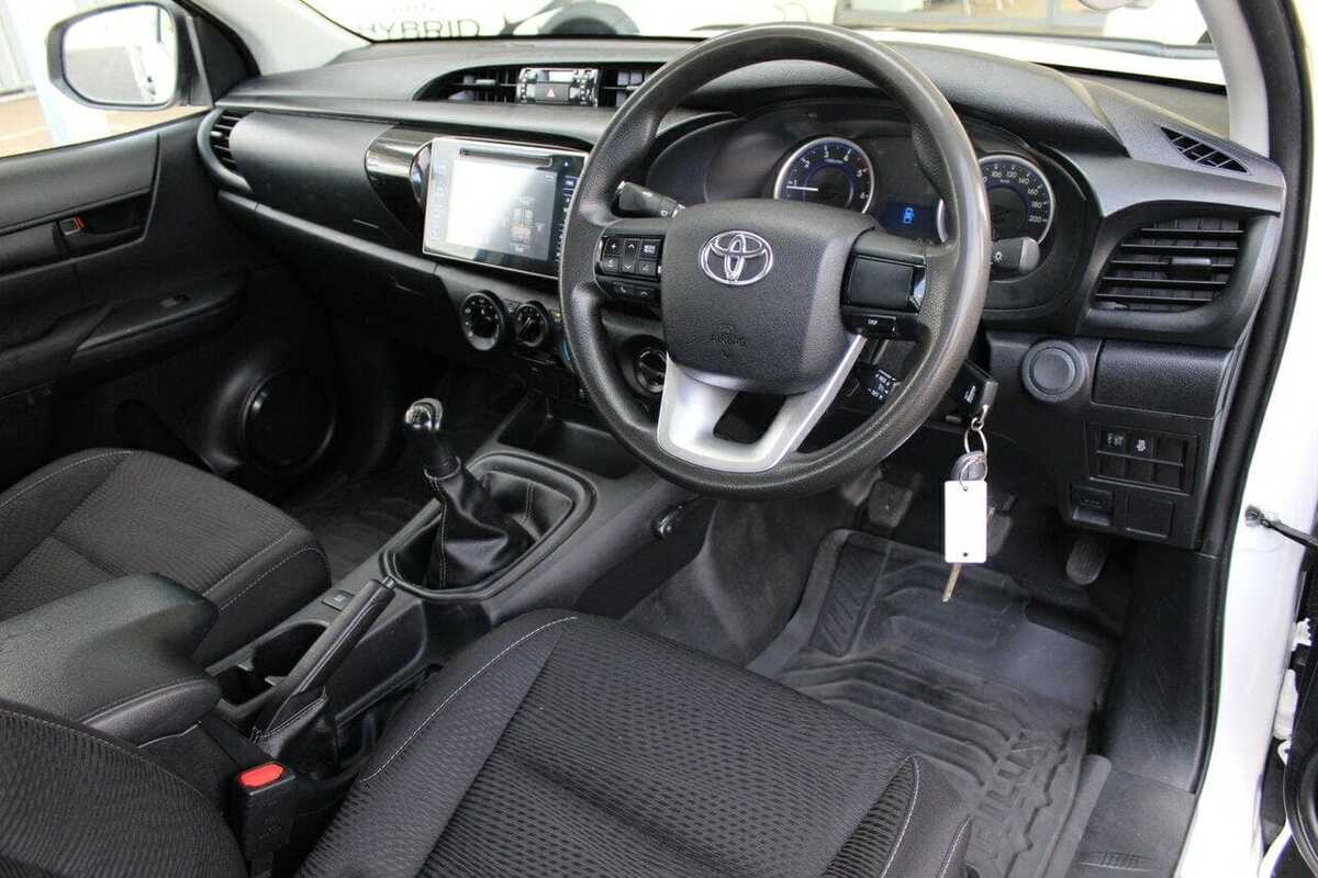 2018 Toyota HILUX SR GUN126R