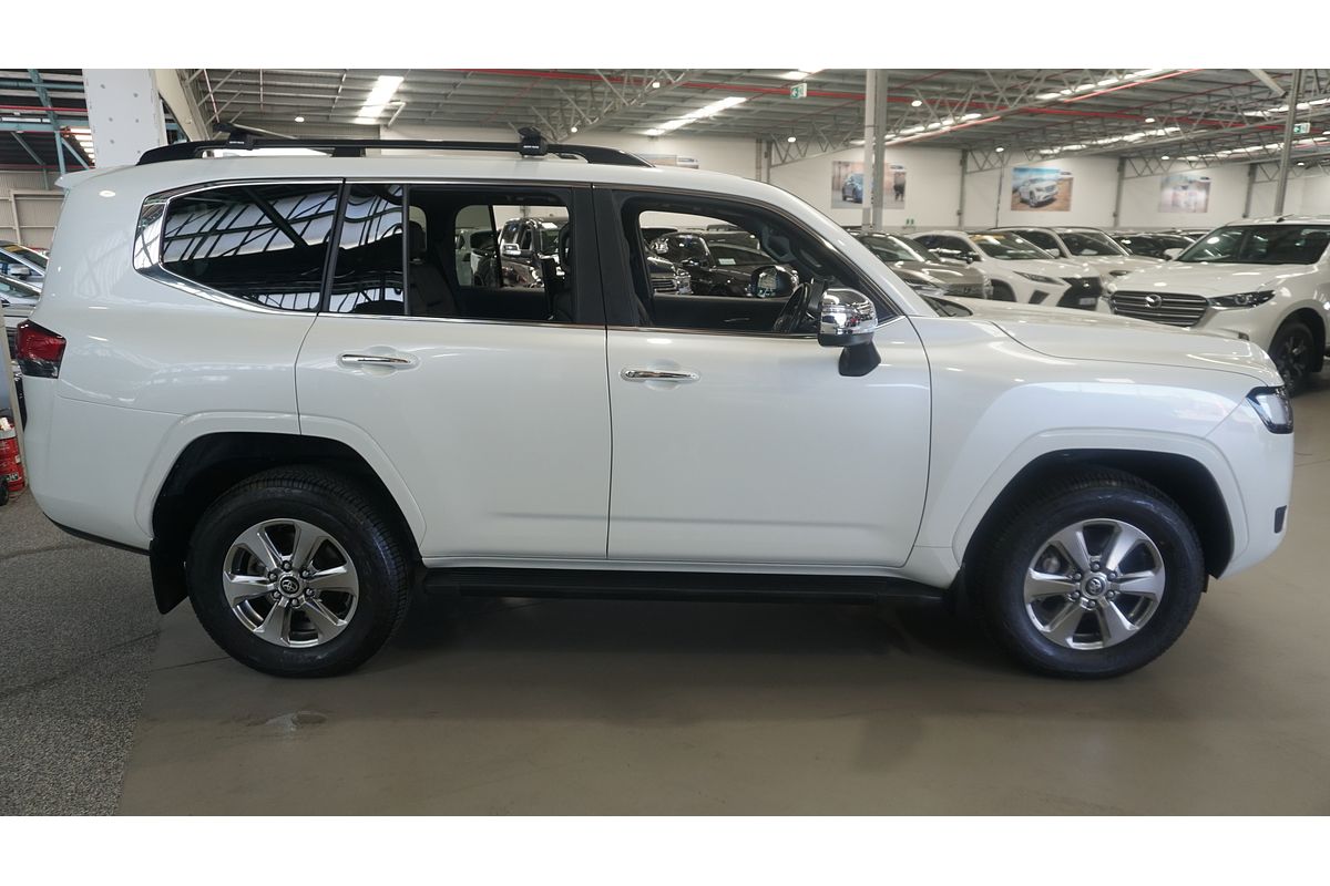 2022 Toyota Landcruiser Sahara FJA300R