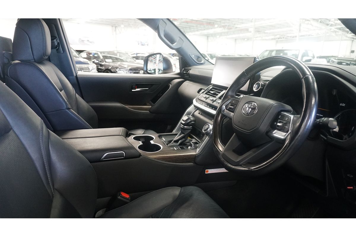 2022 Toyota Landcruiser Sahara FJA300R