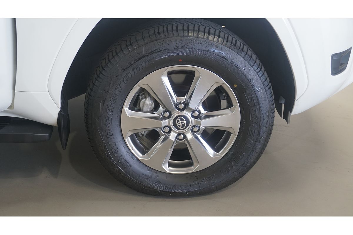 2022 Toyota Landcruiser Sahara FJA300R