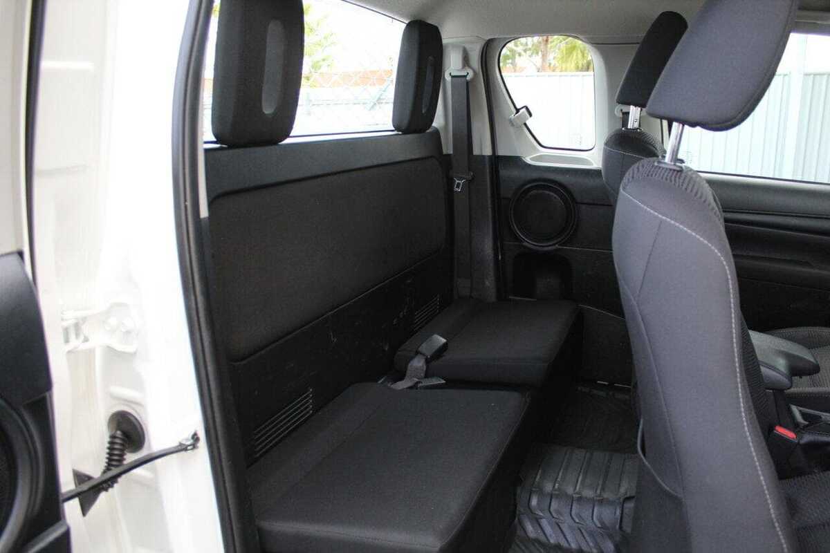 2018 Toyota HILUX SR GUN126R