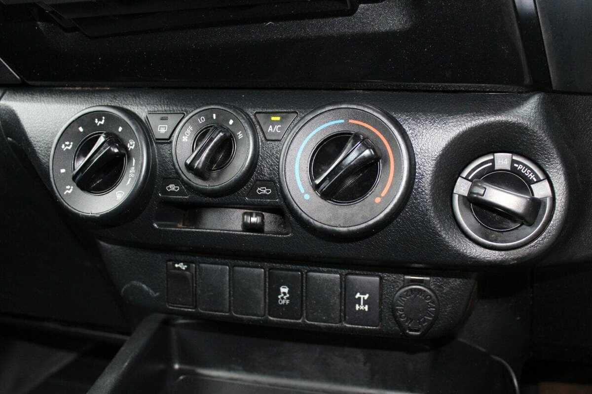 2018 Toyota HILUX SR GUN126R