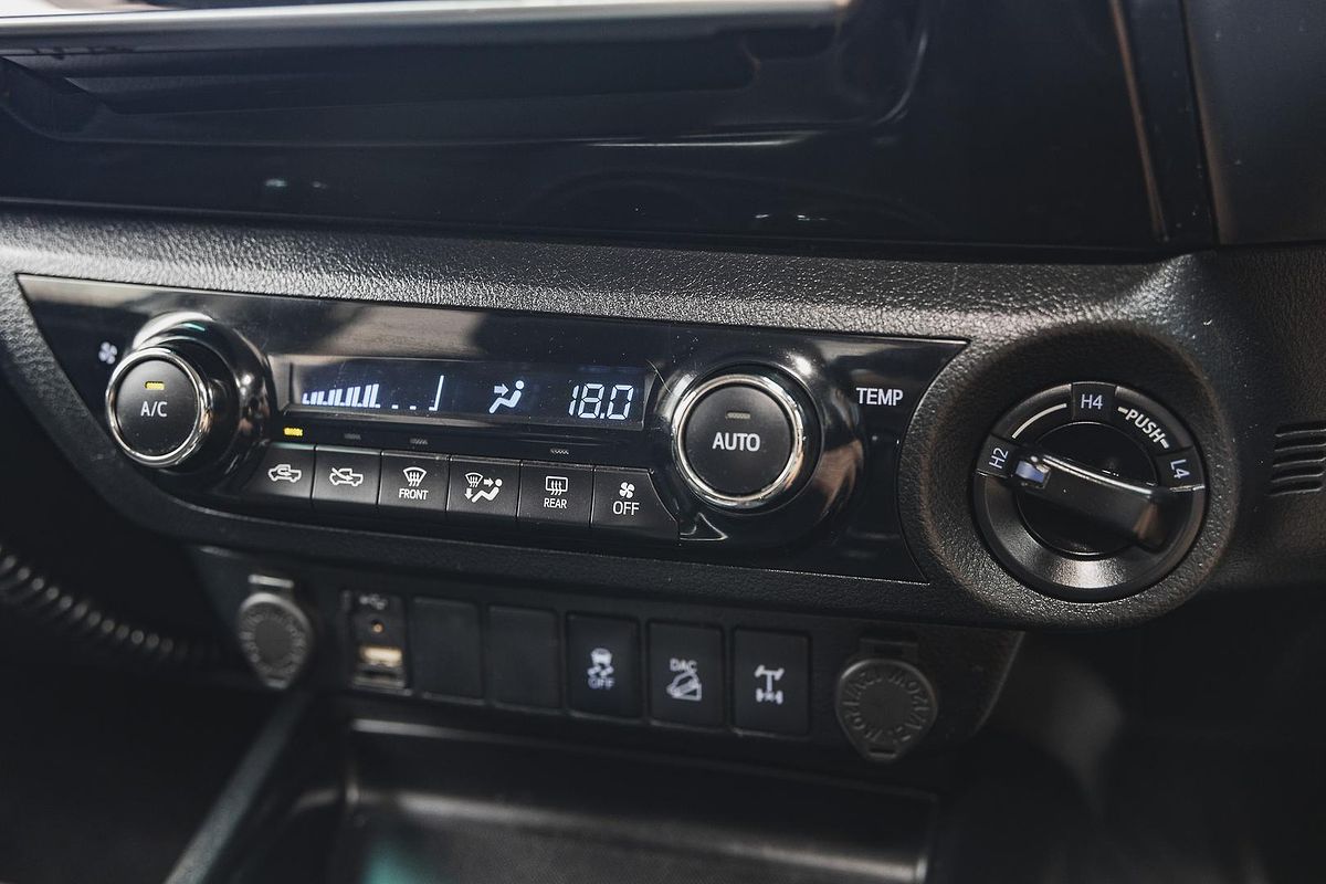 2020 Toyota Hilux SR5 GUN126R 4X4