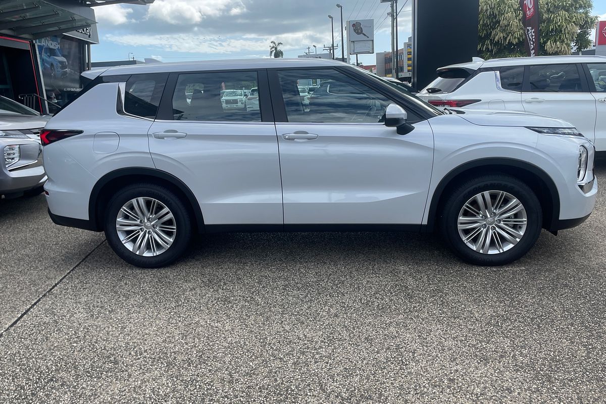 2024 Mitsubishi Outlander ES ZM