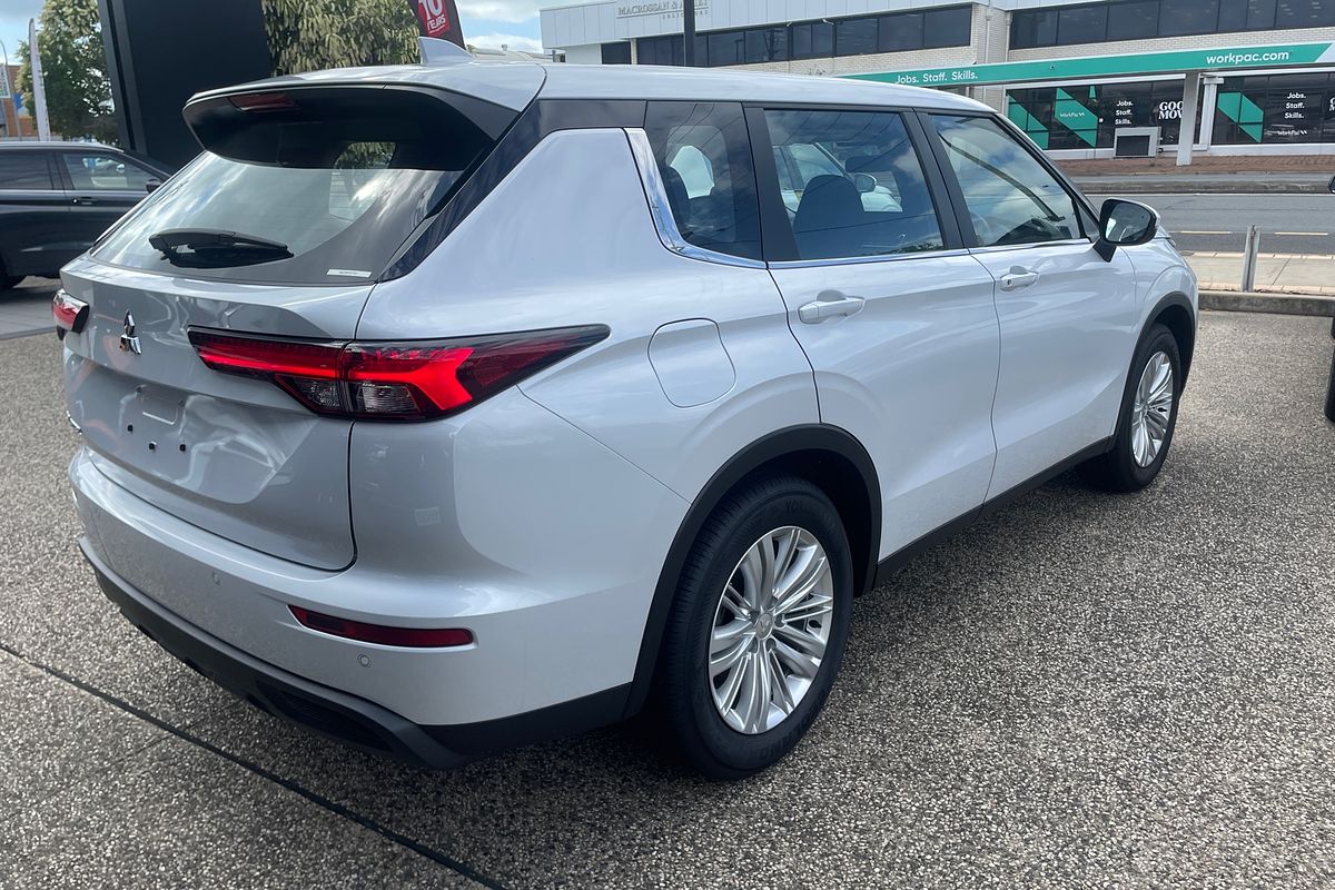 2024 Mitsubishi Outlander ES ZM