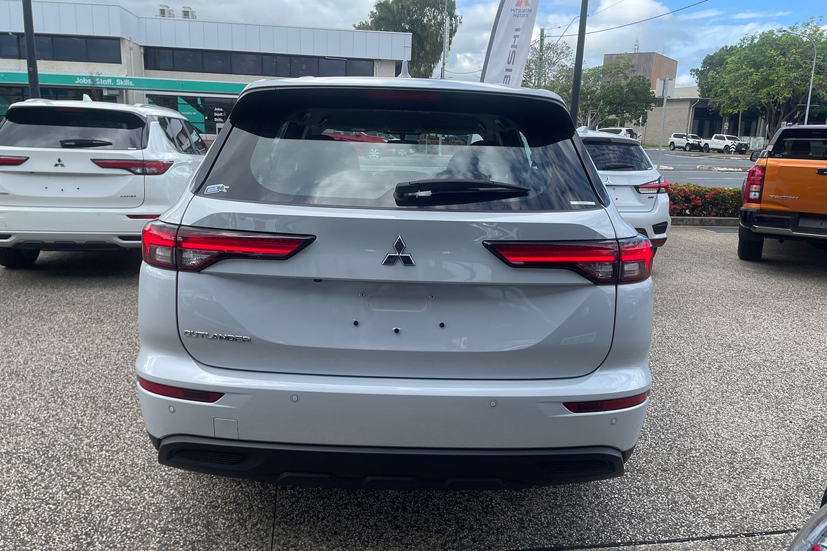 2024 Mitsubishi Outlander ES ZM
