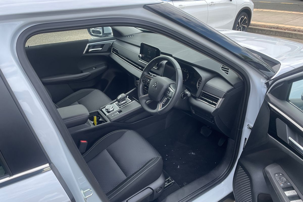2024 Mitsubishi Outlander ES ZM