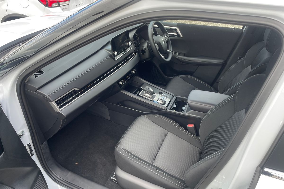 2024 Mitsubishi Outlander ES ZM