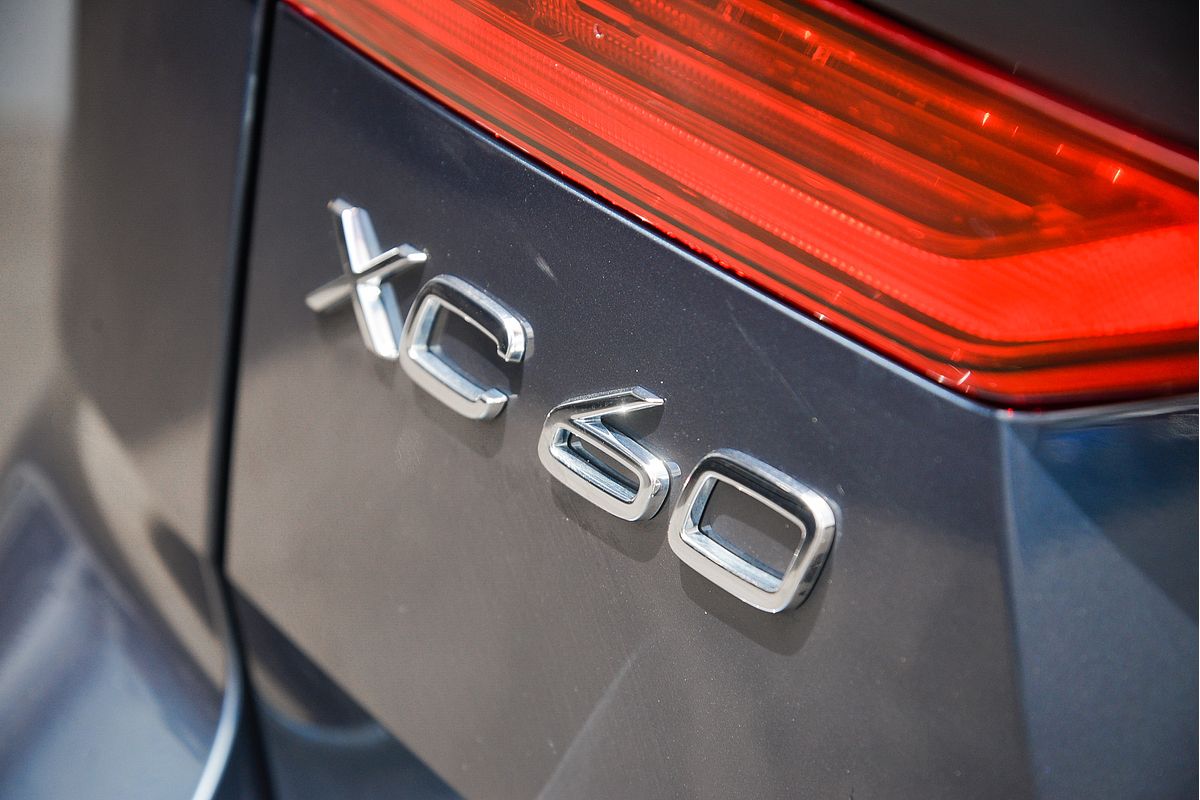 2023 Volvo XC60 Recharge Ultimate T8 Plug-In Hybrid