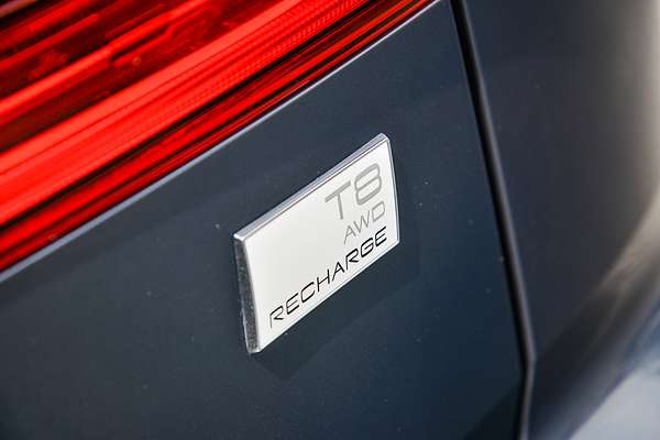 2023 Volvo XC60 Recharge Ultimate T8 Plug-In Hybrid
