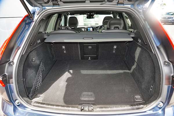 2023 Volvo XC60 Recharge Ultimate T8 Plug-In Hybrid