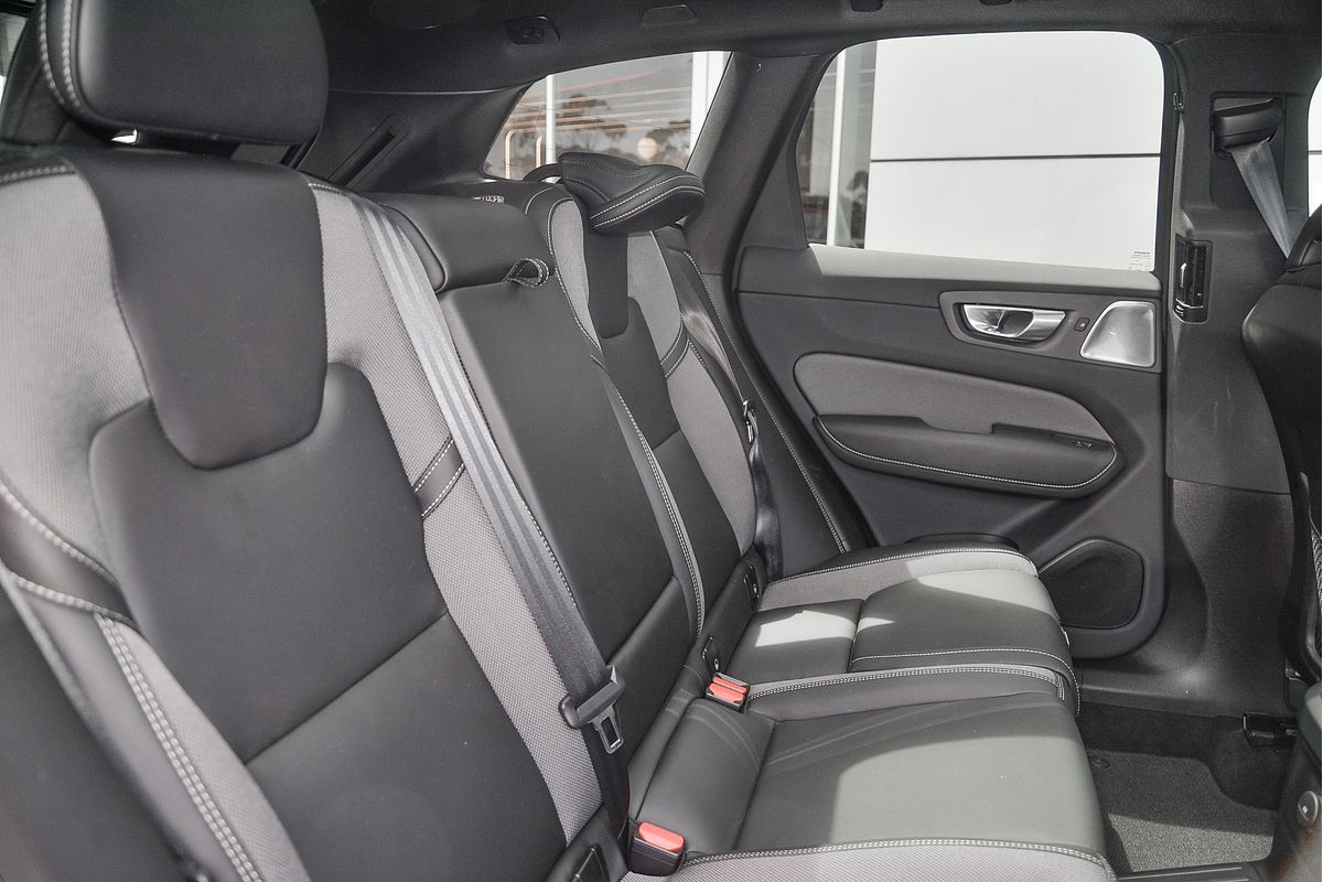 2023 Volvo XC60 Recharge Ultimate T8 Plug-In Hybrid