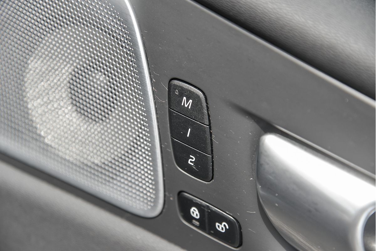 2023 Volvo XC60 Recharge Ultimate T8 Plug-In Hybrid