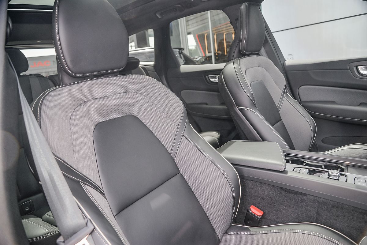 2023 Volvo XC60 Recharge Ultimate T8 Plug-In Hybrid