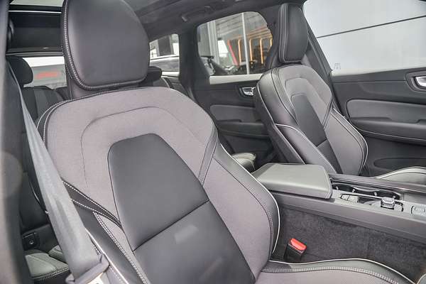2023 Volvo XC60 Recharge Ultimate T8 Plug-In Hybrid