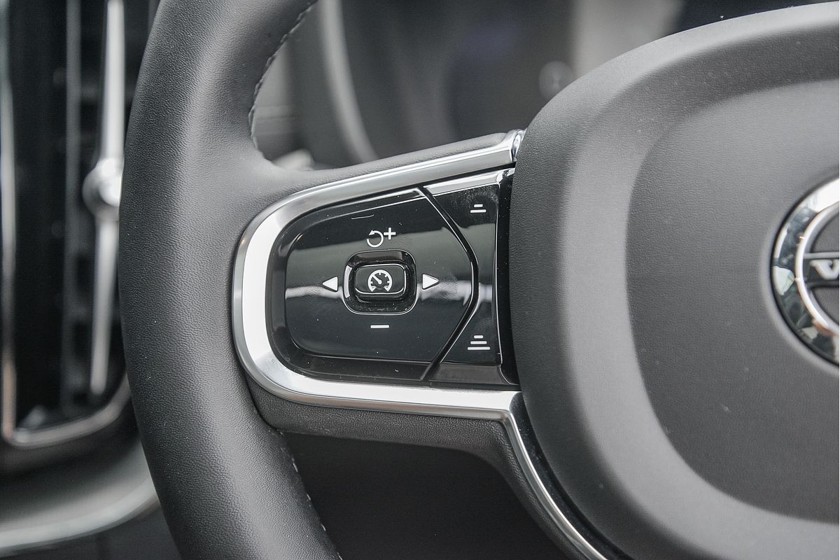 2023 Volvo XC60 Recharge Ultimate T8 Plug-In Hybrid