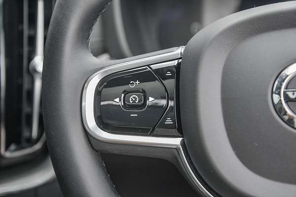 2023 Volvo XC60 Recharge Ultimate T8 Plug-In Hybrid