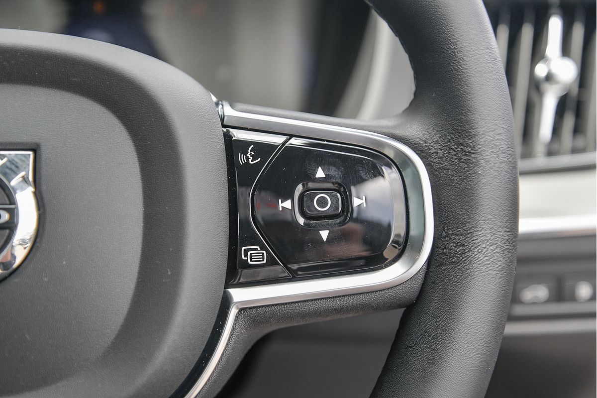2023 Volvo XC60 Recharge Ultimate T8 Plug-In Hybrid