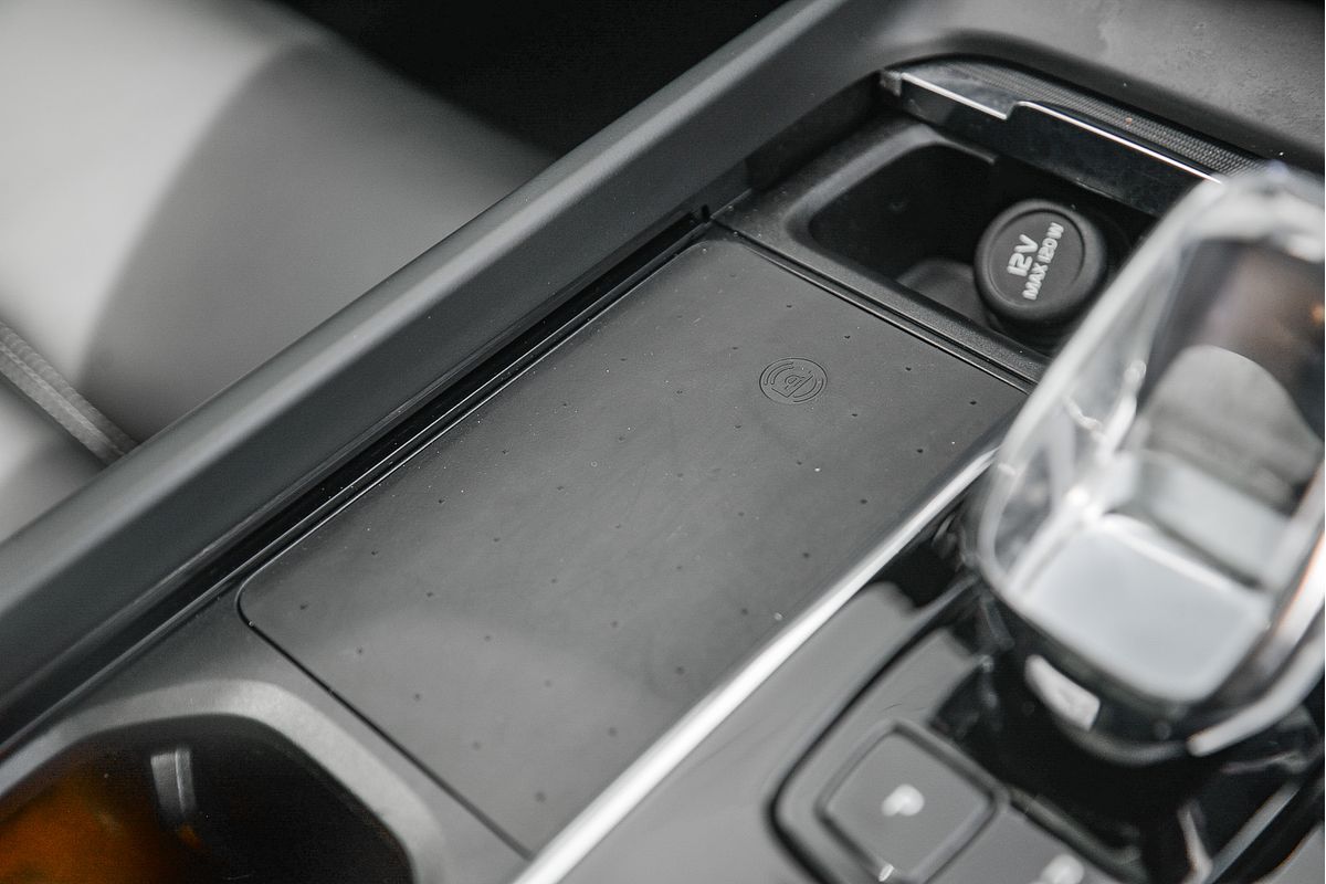 2023 Volvo XC60 Recharge Ultimate T8 Plug-In Hybrid
