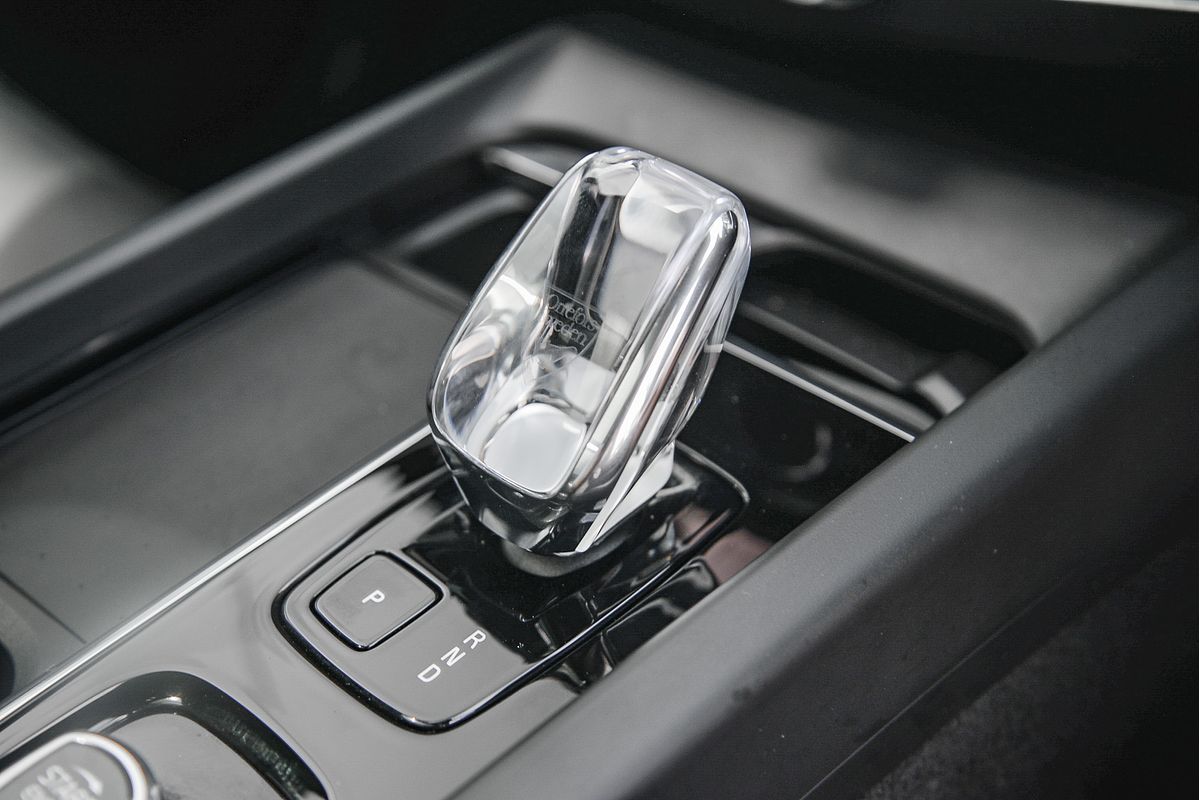 2023 Volvo XC60 Recharge Ultimate T8 Plug-In Hybrid