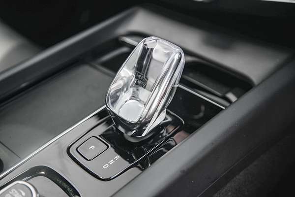 2023 Volvo XC60 Recharge Ultimate T8 Plug-In Hybrid